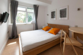 Tooting Rooms & Studio by DC London Rooms